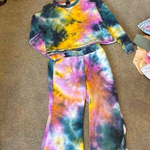 Two piece set size Medium 7/8 kids sweatpants and cropped shirt from Art Class